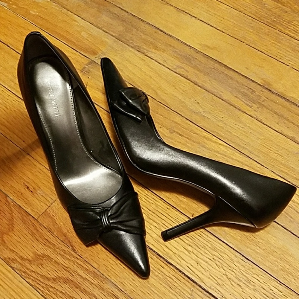 Nine West pointed toe pumps.